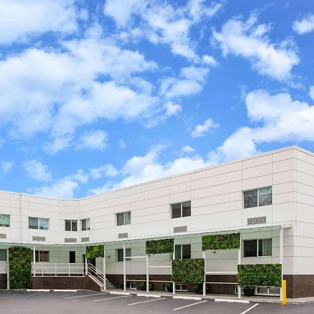 Отель Ramada By Wyndham Bronx Нью-Йорк Экстерьер фото