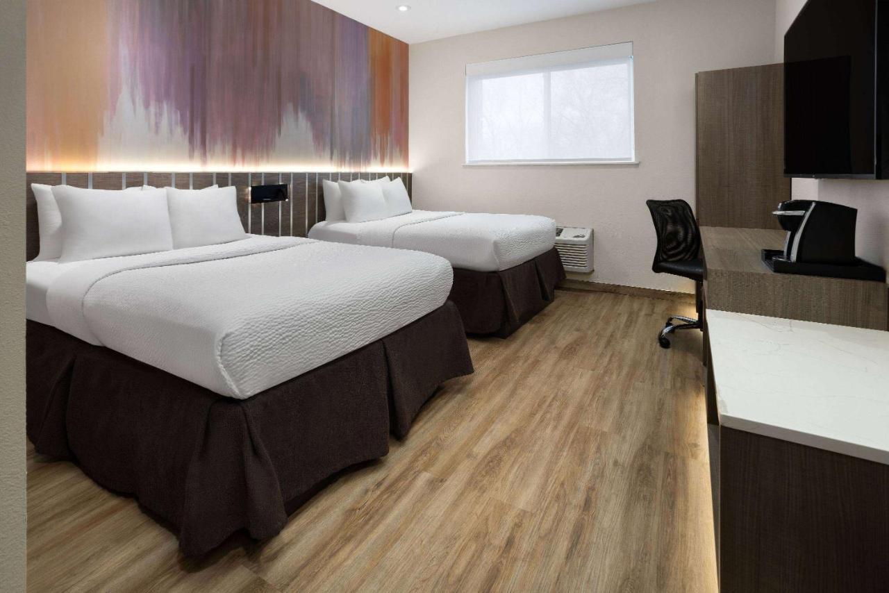 Отель Ramada By Wyndham Bronx Нью-Йорк Экстерьер фото