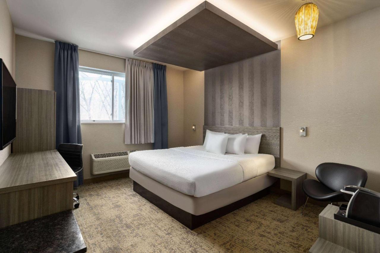 Отель Ramada By Wyndham Bronx Нью-Йорк Экстерьер фото