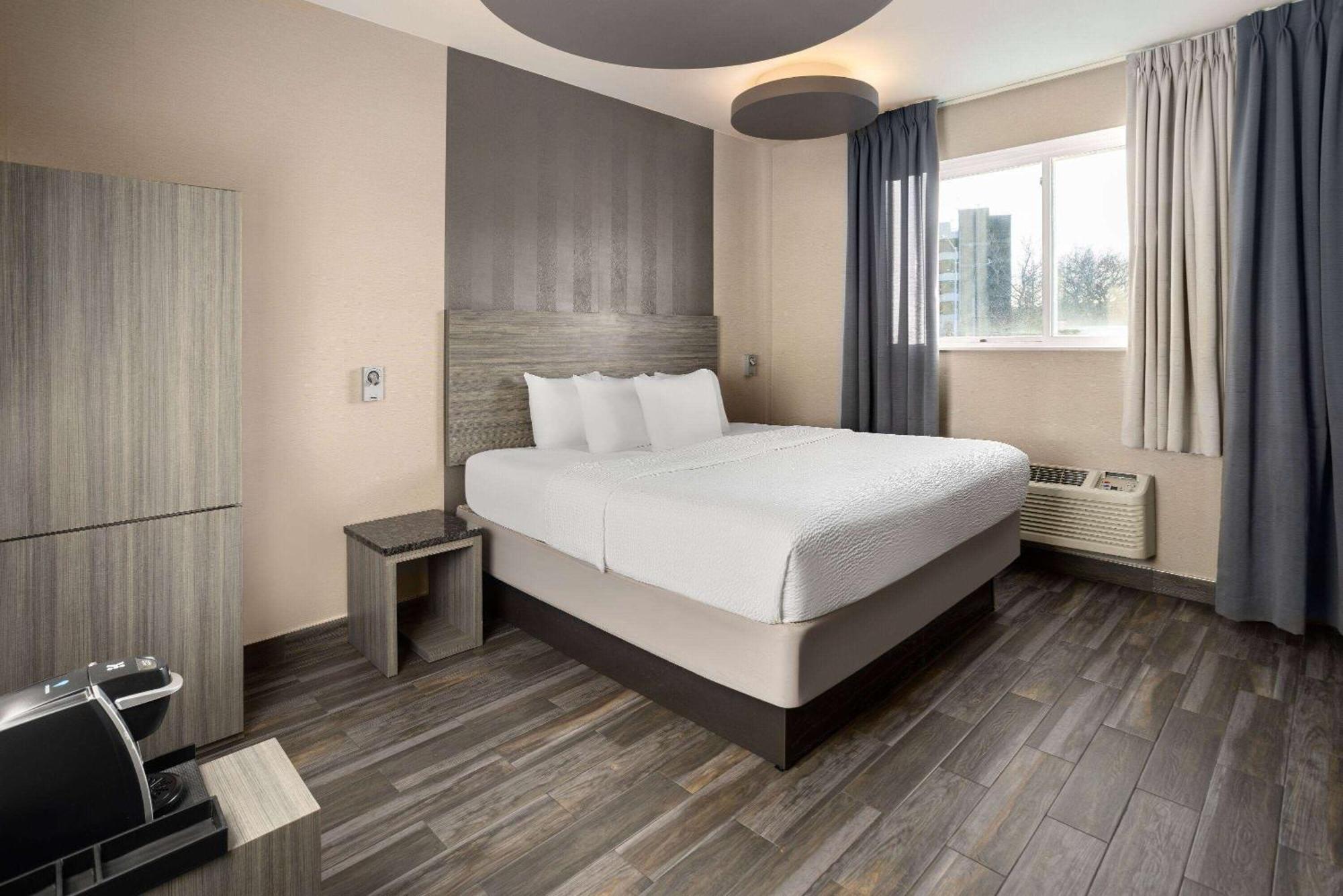 Отель Ramada By Wyndham Bronx Нью-Йорк Экстерьер фото