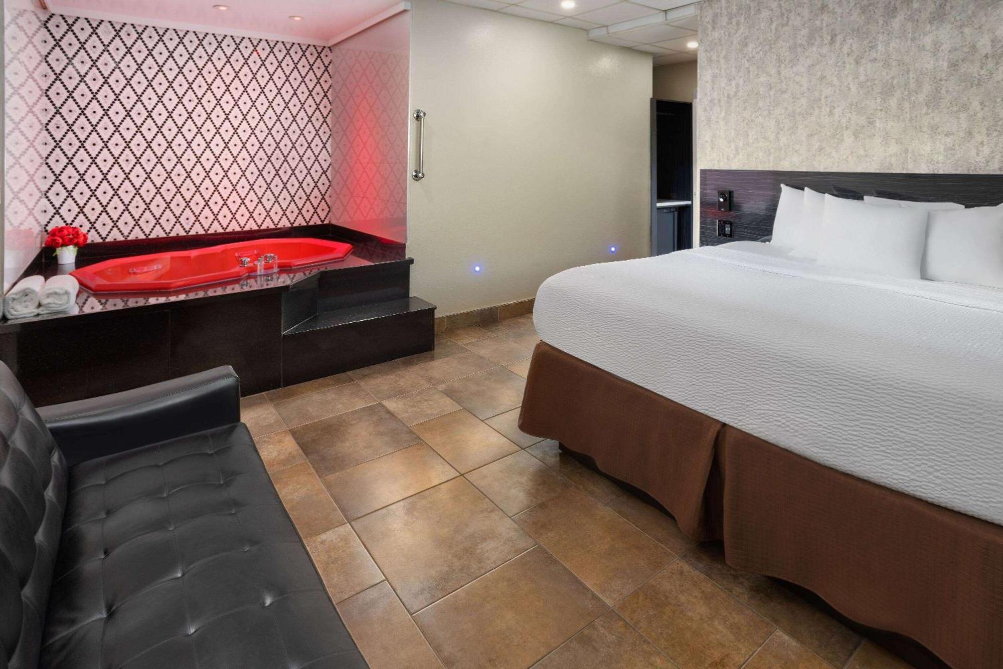 Отель Ramada By Wyndham Bronx Нью-Йорк Экстерьер фото