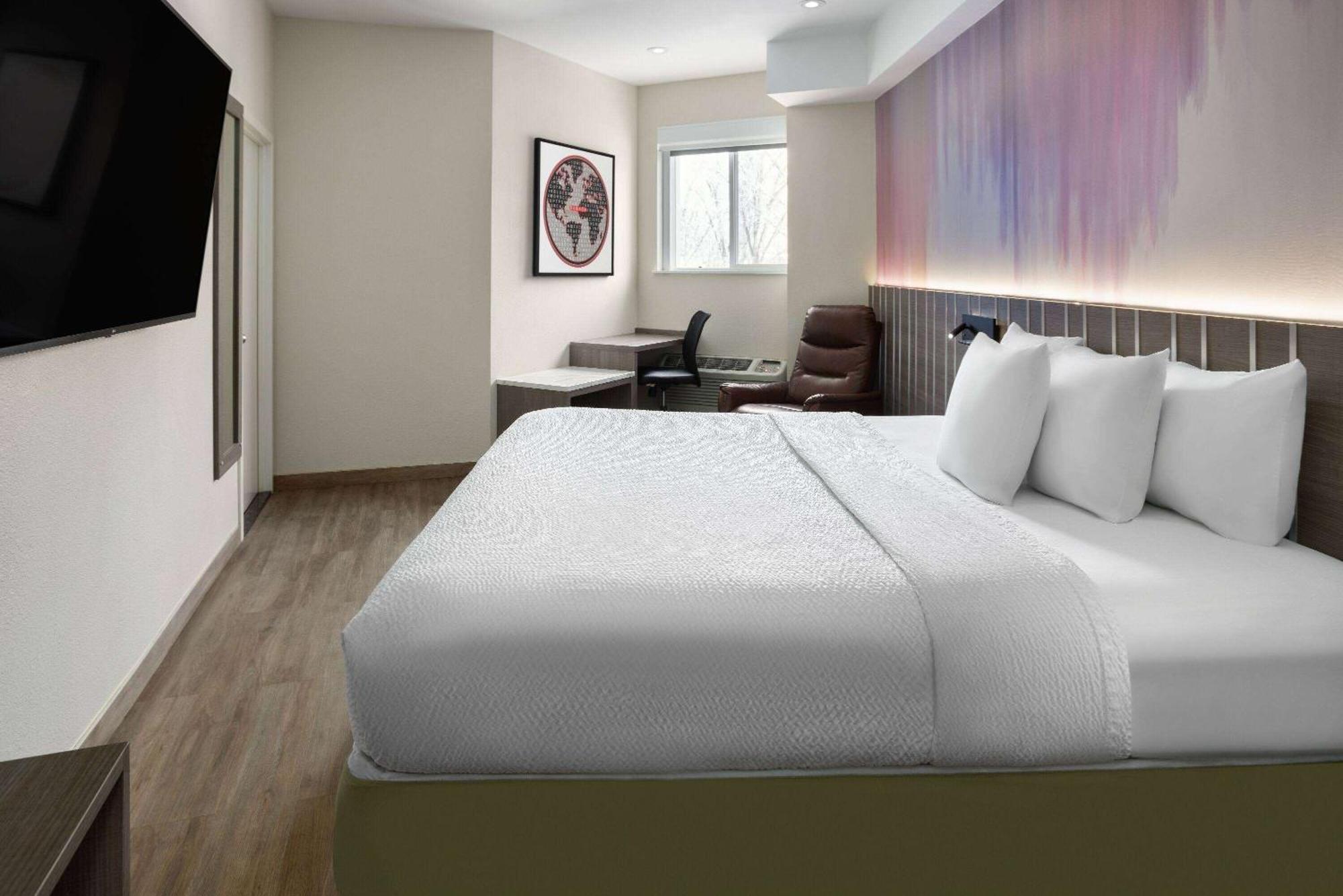 Отель Ramada By Wyndham Bronx Нью-Йорк Экстерьер фото