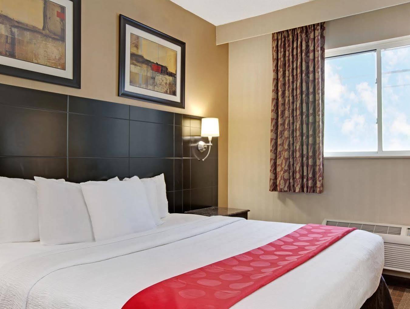 Отель Ramada By Wyndham Bronx Нью-Йорк Экстерьер фото